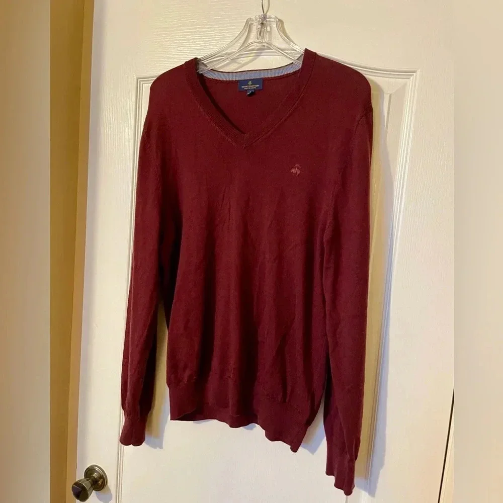 BROOKS BROTHERS Sweater Men's Size L 100% Extra Fine Merino Wool V Neck Burgundy